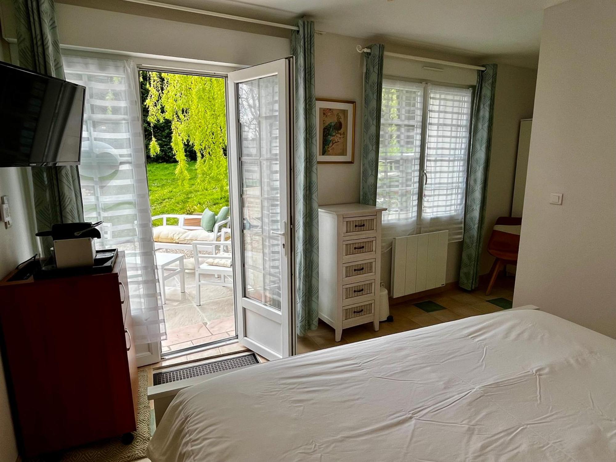 Sans Souci Bed And Breakfast Luxe Heated Pool And Restaurant Luzillé Екстериор снимка