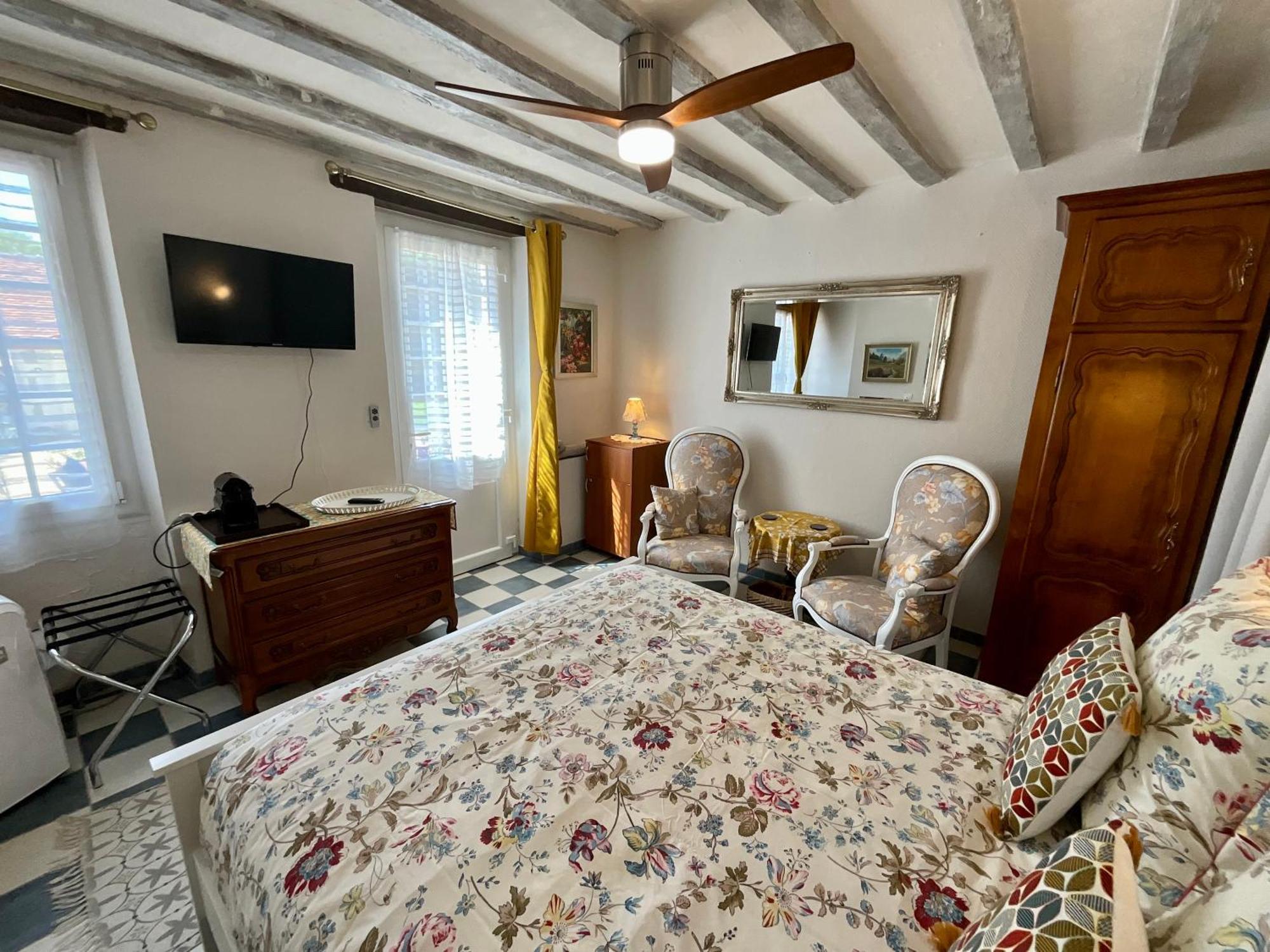 Sans Souci Bed And Breakfast Luxe Heated Pool And Restaurant Luzillé Екстериор снимка