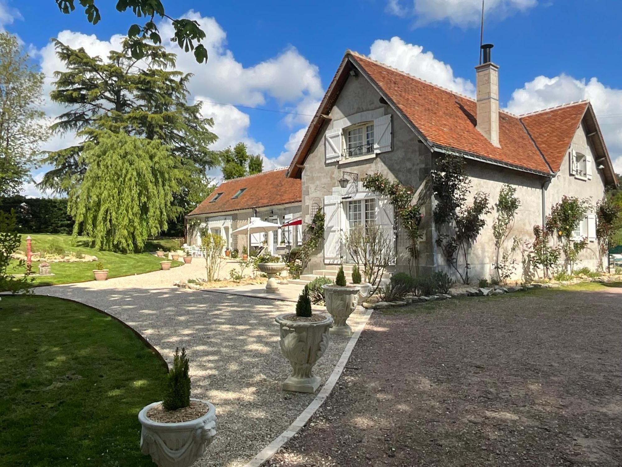 Sans Souci Bed And Breakfast Luxe Heated Pool And Restaurant Luzillé Екстериор снимка