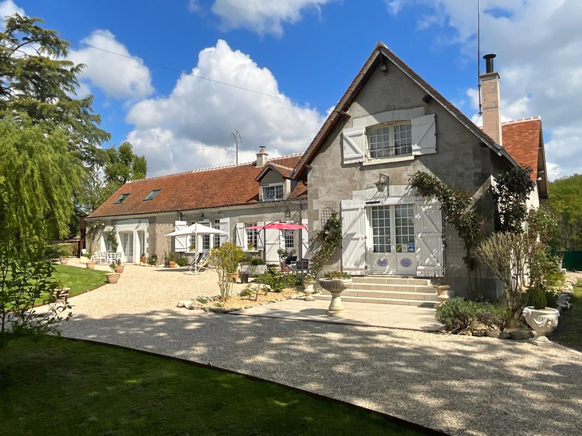 Sans Souci Bed And Breakfast Luxe Heated Pool And Restaurant Luzillé Екстериор снимка