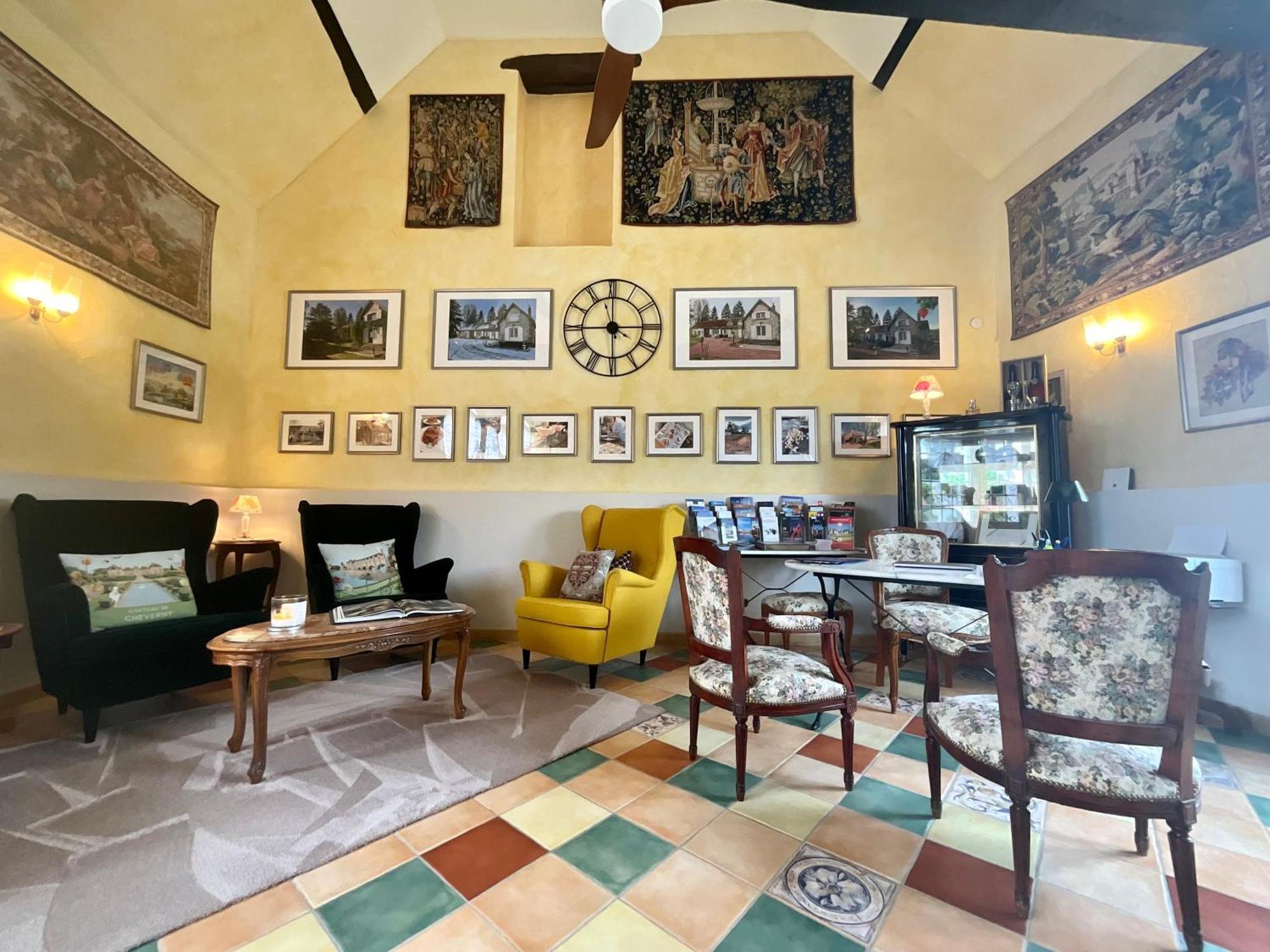 Sans Souci Bed And Breakfast Luxe Heated Pool And Restaurant Luzillé Екстериор снимка